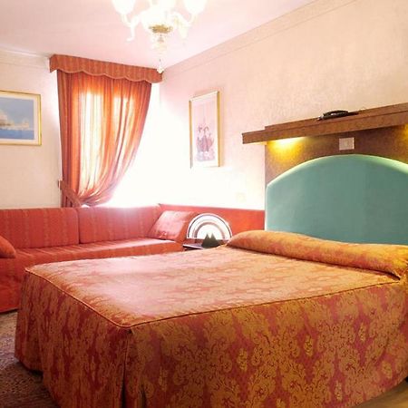 Antica Casa Carettoni Hotell Venezia Rom bilde