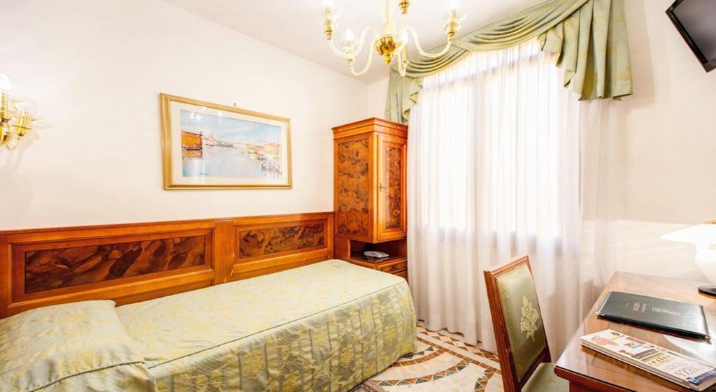 Antica Casa Carettoni Hotell Venezia Rom bilde